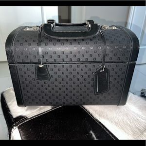 🤩 Vintage Fendi Micro FF Train Case Black from the 70’s and in great condition
